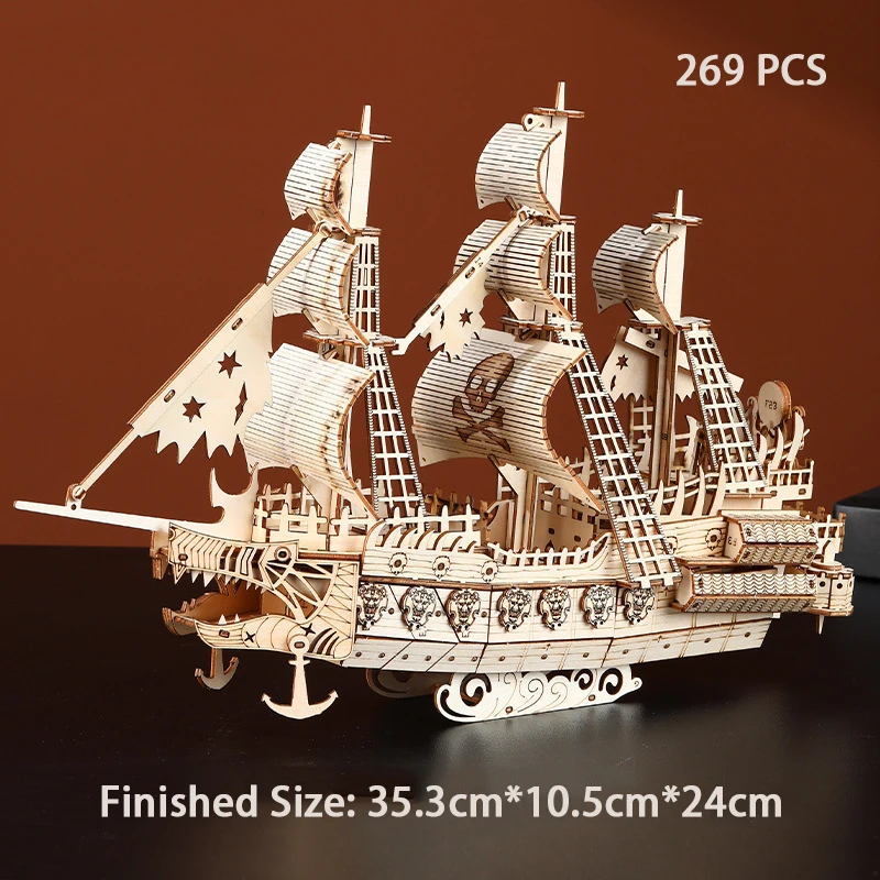 Houten piratenschip met afmetingen 35,3 x 10,5 x 24 cm en 269 onderdelen