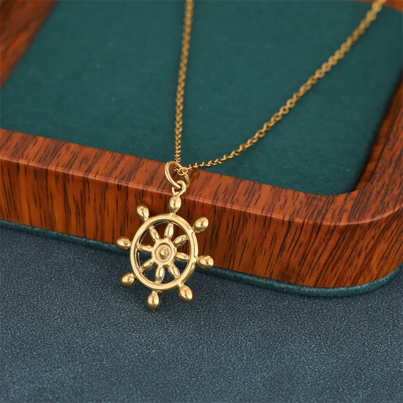 Collana con Ciondolo a Forma di Timone di Nave in Stile Nautico, Acciaio Inossidabile 316L, Pendente Geometrico Dorato, Gioiello Creativo per Uso Quotidiano e Feste - immagine 3