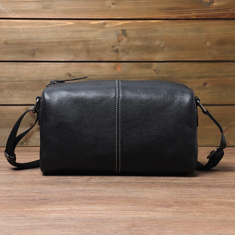 Men's Leather Shoulder Bag Crossbody Bag Plant Tanned Leather Small Body Bag  Simple Casual Pillow Bag Commuting