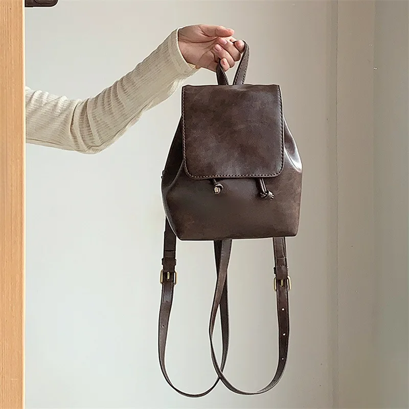 2023 Unisex Vintage Brown Backpack with Flap Pocket Oil Wax Leather Backpack Women Mini Backpack Female Luxury Designer Handbag