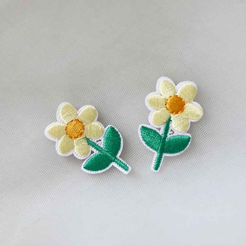 10 teile/los Kleine Blume Patch Stickerei Aufkleber Eisen auf Patches für Kleidung Applique Stickerei DIY Kleidung Zubehör – Detail 9