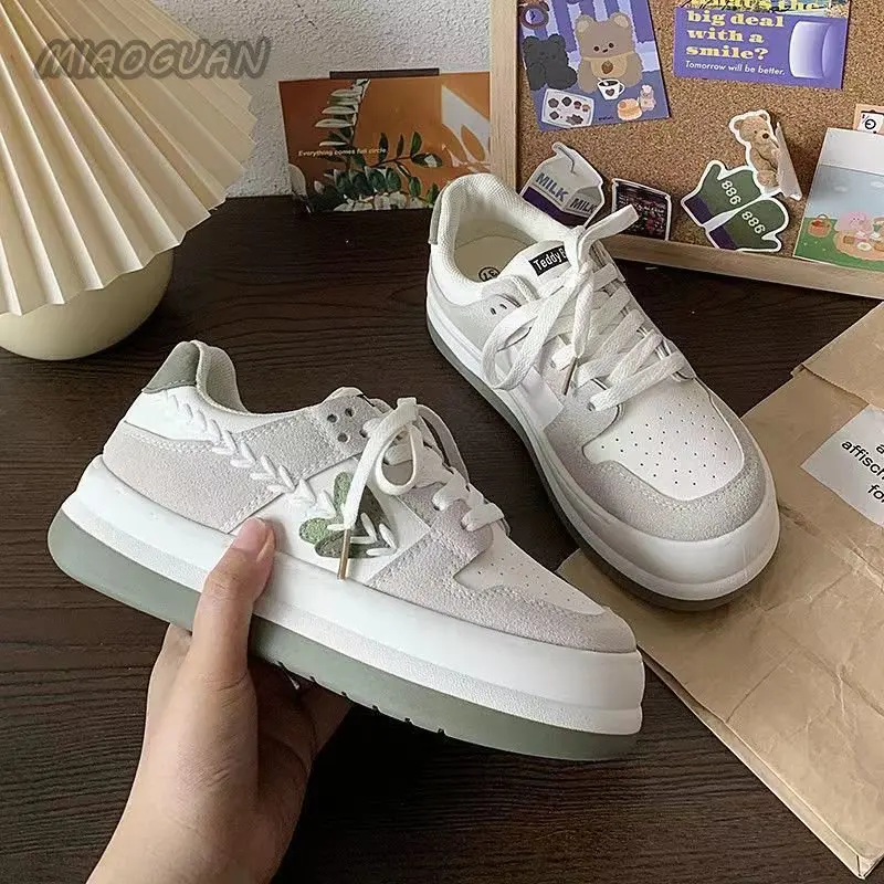 Sepatu vulkanisir Platform Sneakers datar kasual sepatu Skate hati