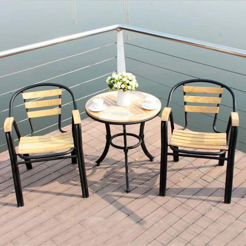 A 2 chairs 1 table