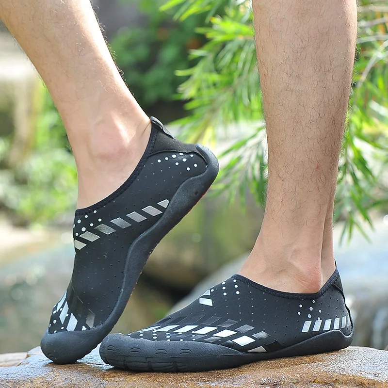New Outdoor Wading Shoes Men's / Women's Non Slip Fast Drying Beach Lovers' Swimming Soft Soled River Tracing Five Finger Shoes