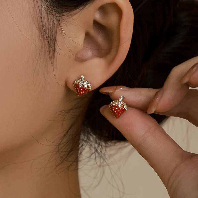 Fashion design Girl Sense Cute Crystal Zircon Stud Earring Strawberry Net Red Wild Earrings Student Birthday Gift Accessories