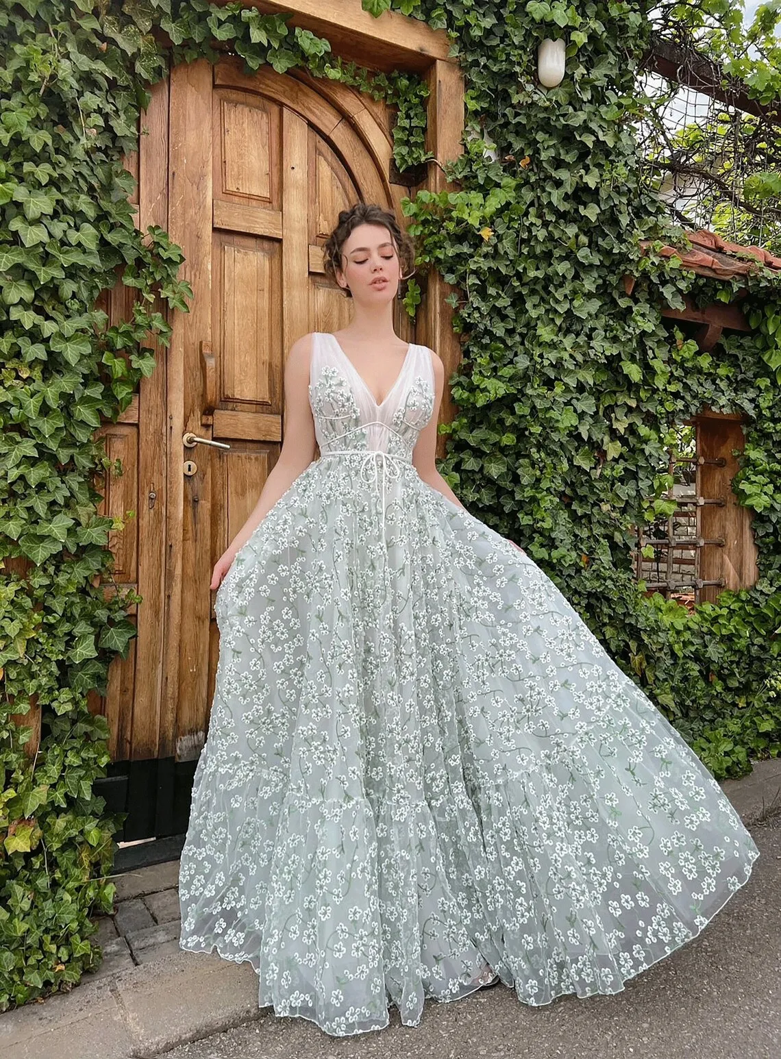 

Lace Prom Dresses 2023 Long Green Embroidery V Neck Sleeveless Floor Length Formal Party Evening Gowns Special Occasion Dresses