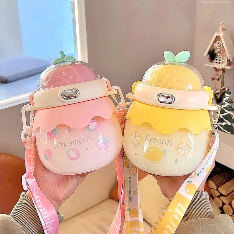 KawaiiStrawberryWaterBottle1literBPAFreeCutePlasticFruitJuiceMilkTeaDrinking
