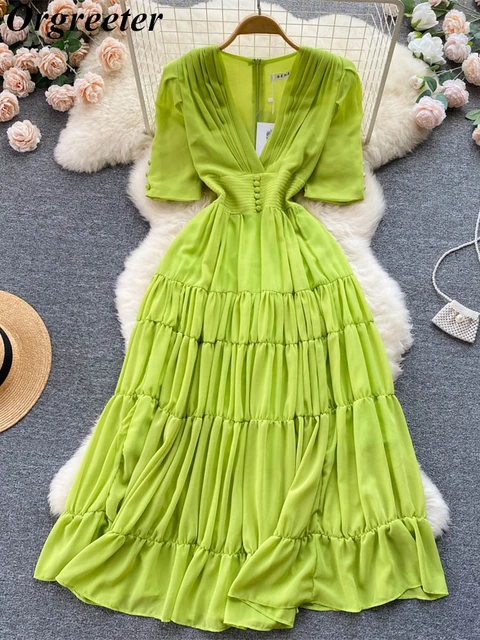 Vert fluo : couleur tendance à l'été 2019  Robe manche longue, Robes sans  manche, Mode