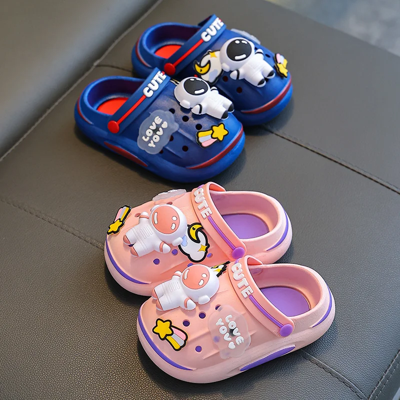 Garden Shoes Children's Sandals New Astronaut 3D Slippers For Summer Boys And Girls Clogs Sandals Non-skid Beach Shoes