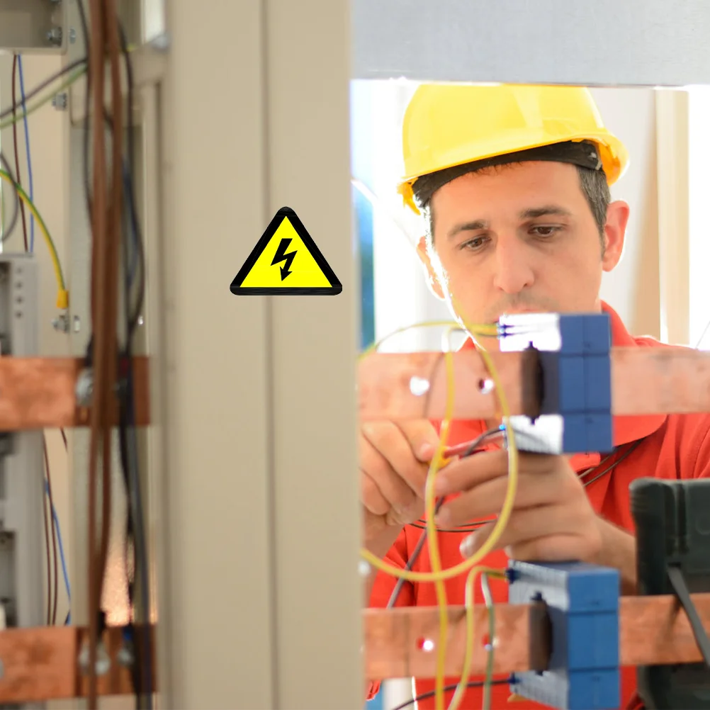 Рисунок 3 - Наклейки с логотипом на клейкой