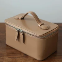 Sac à cosmétiques à main en cuir véritable personnalisé, sac de rangement de grande capacité, sac de lavage, boîte de rangement de bain de voyage rigide et étanche 2