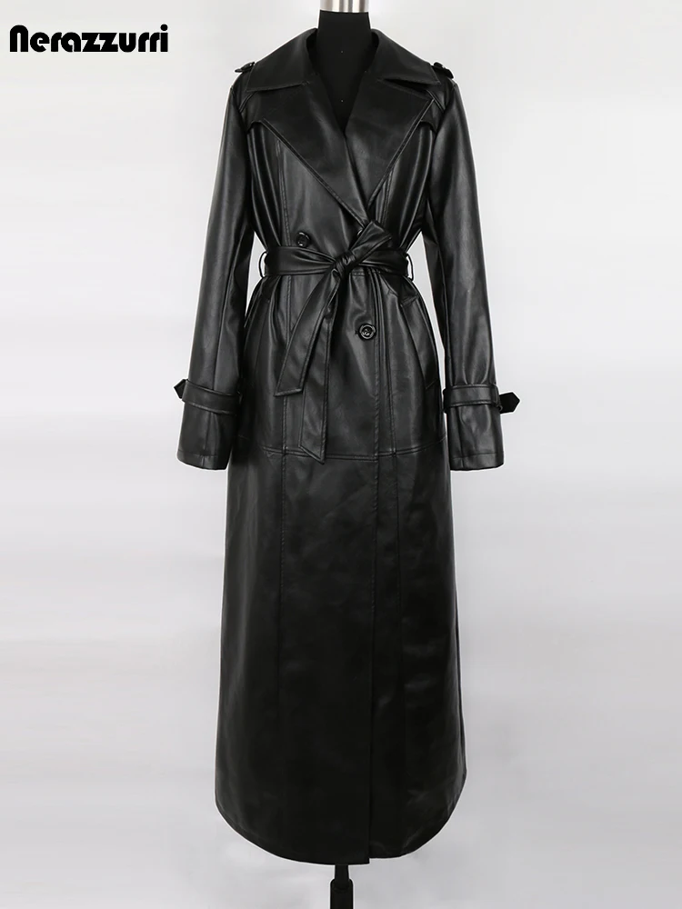 Trench nero in softshell stretch impermeabile sciancrato in vita con cintura