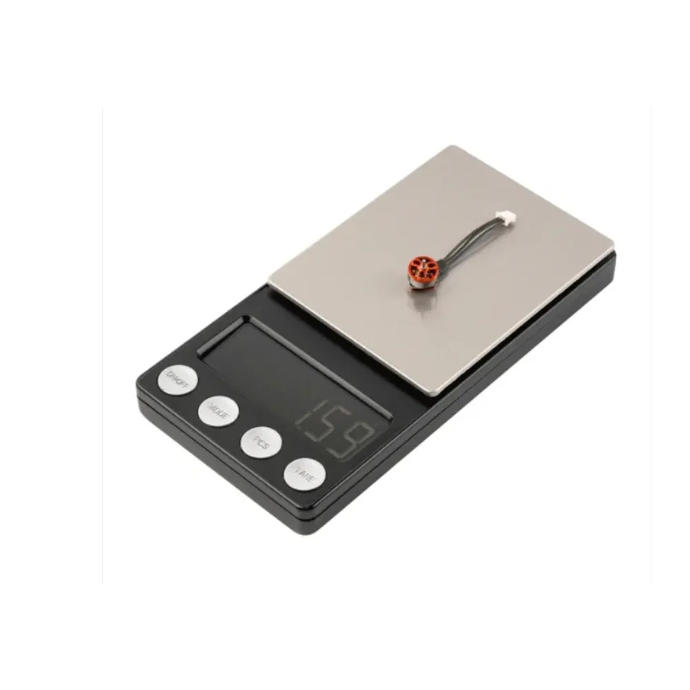 Lot de quatre moteurs Brushless 0702 2026 pour drone FPV micro Air65 II, alignés sur une surface noire.