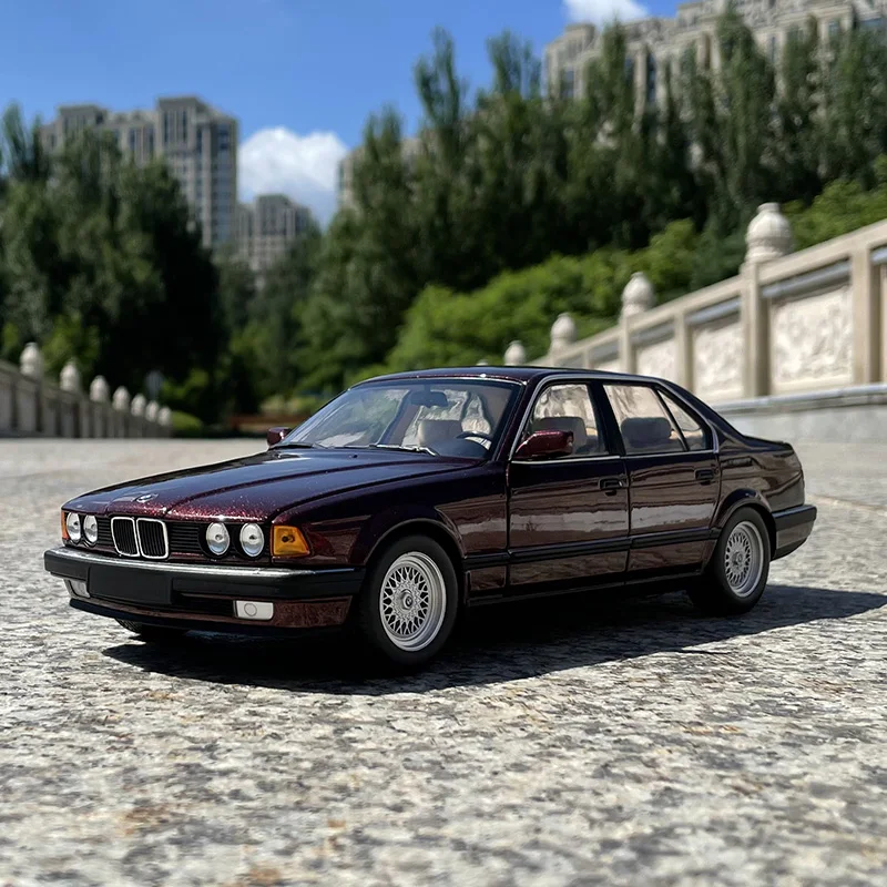 

Модель автомобиля из сплава 730i E32 1986 1:18, классическая модель автомобиля 7 серии, подарки для мальчиков, коллекционные автомобили