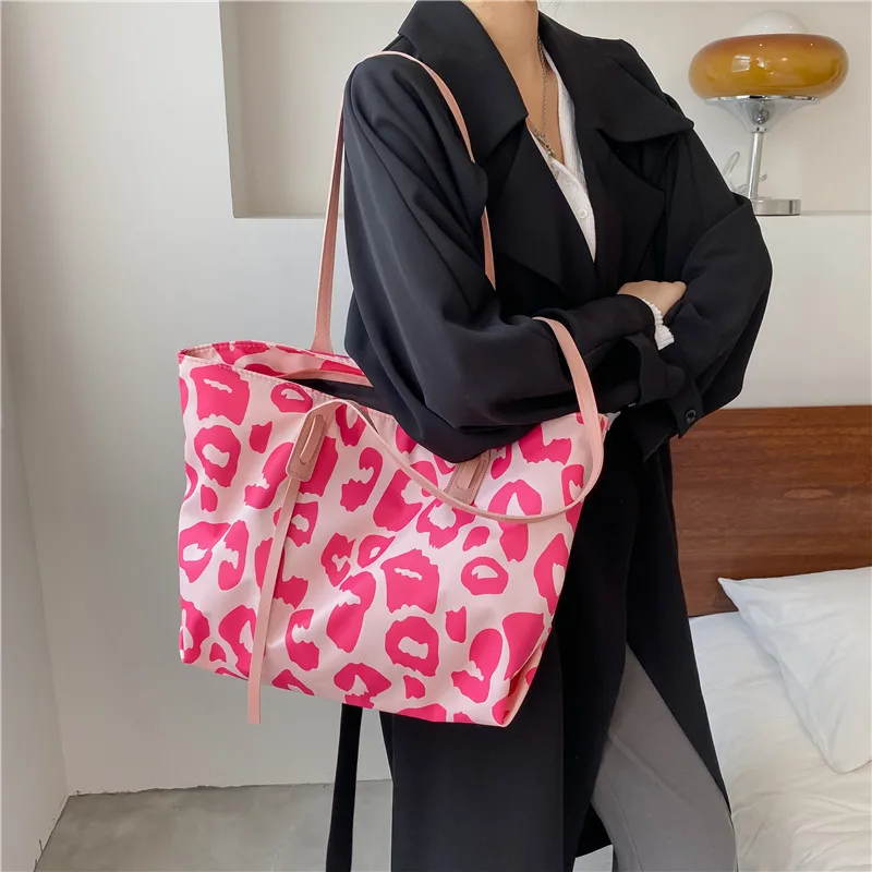 

Women Messenger Bag Leopard Print Shoulder Large Capacity Shopping Bag Female Leisure Commuting Tote Pocket Oxford Handbag