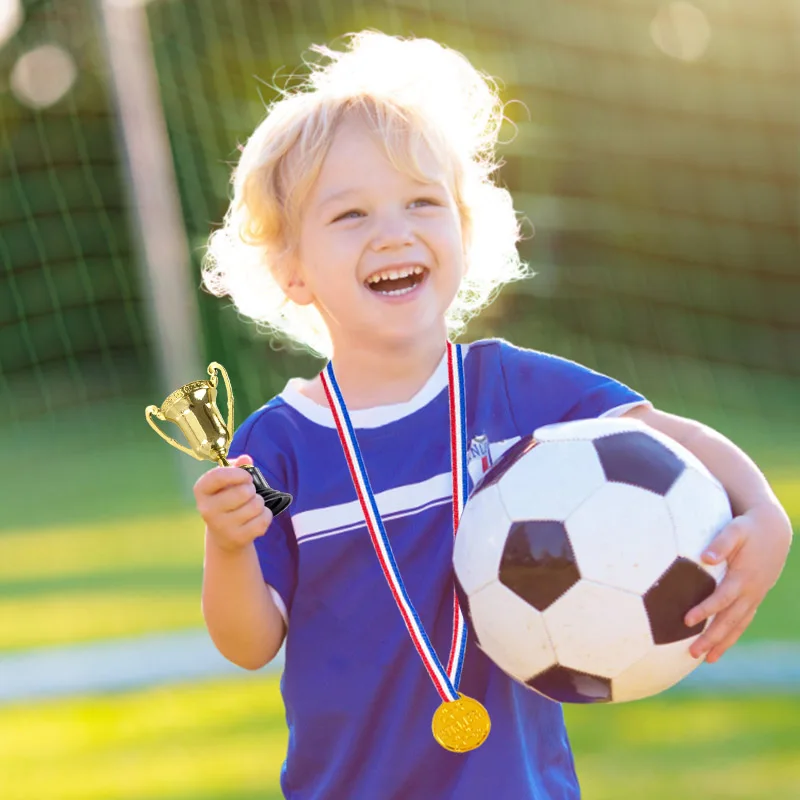 10 pz plastica oro vincitore medaglie trofeo gioco per bambini premio sportivo premi giocattoli per bambini festa di compleanno bomboniere filler Pinata