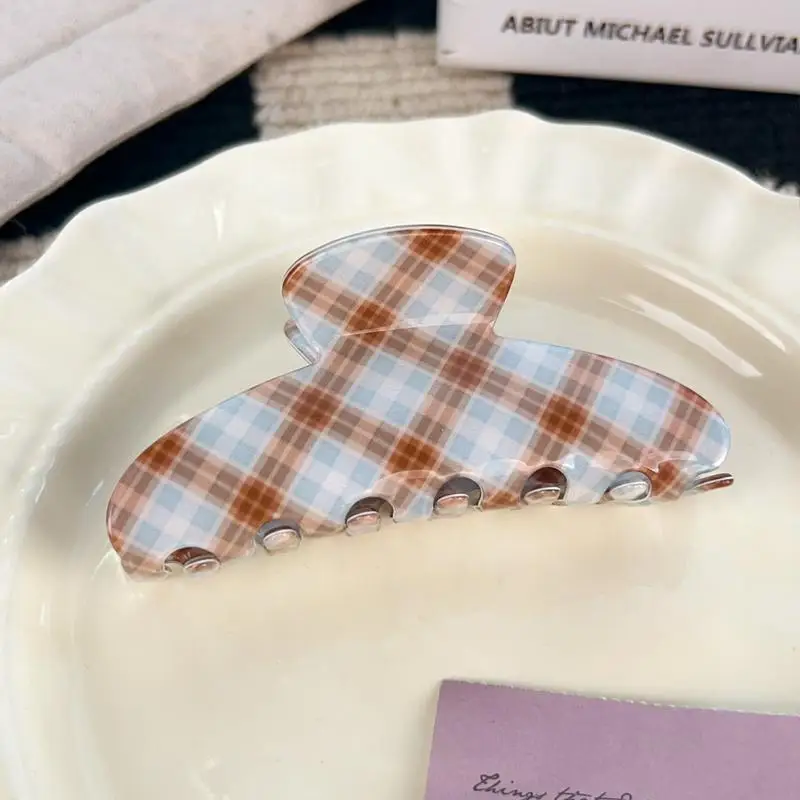 Elegant Plaid Acrylic Hair Claw Clip - Classic Retro Hair Accessory