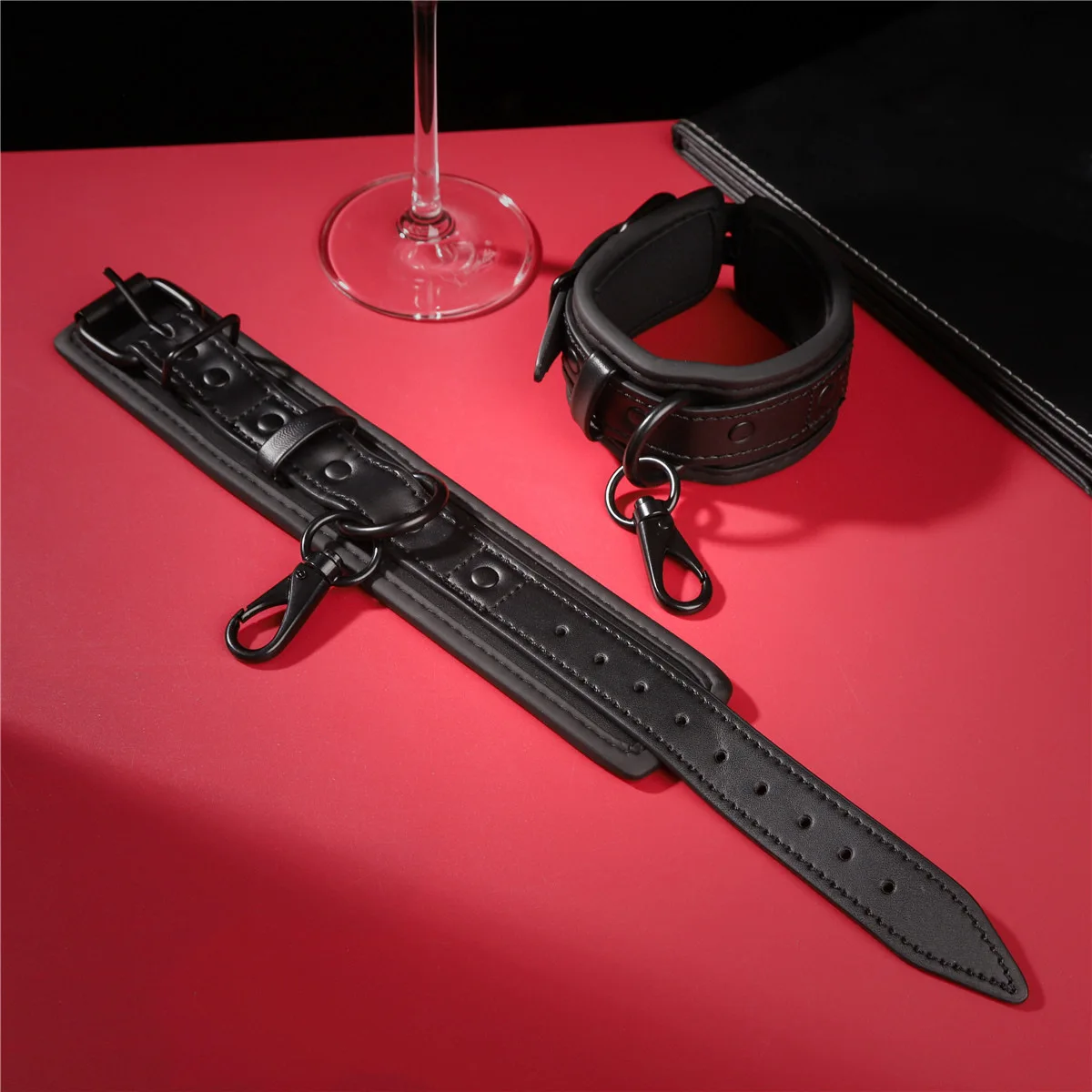 Manette in pelle PU Giocattoli sessuali per coppie Strumenti Giochi per adulti Accessori SM Prodotti Donne Restrizioni Erotici 18_voghion.com