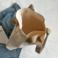 Sac fourre-tout en toile pour femme, grande capacité, avec détails de couture, sac à main élégant et pratique, sac de navettage féminin 2