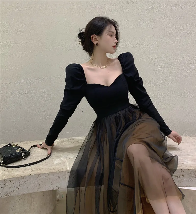 

French Bubble Sleeve Short Court Style Shirt Women's Spring New Style Square Neck Black Long Sleeve Top Black Elegant Skirt