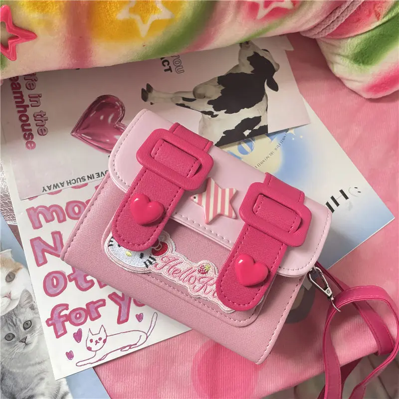 

2023 Новая модная сумка Hellokittys из Таиланда, кембриджская женская летняя квадратная сумка контрастных цветов, красная сумка через плечо Ins, аниме игрушка