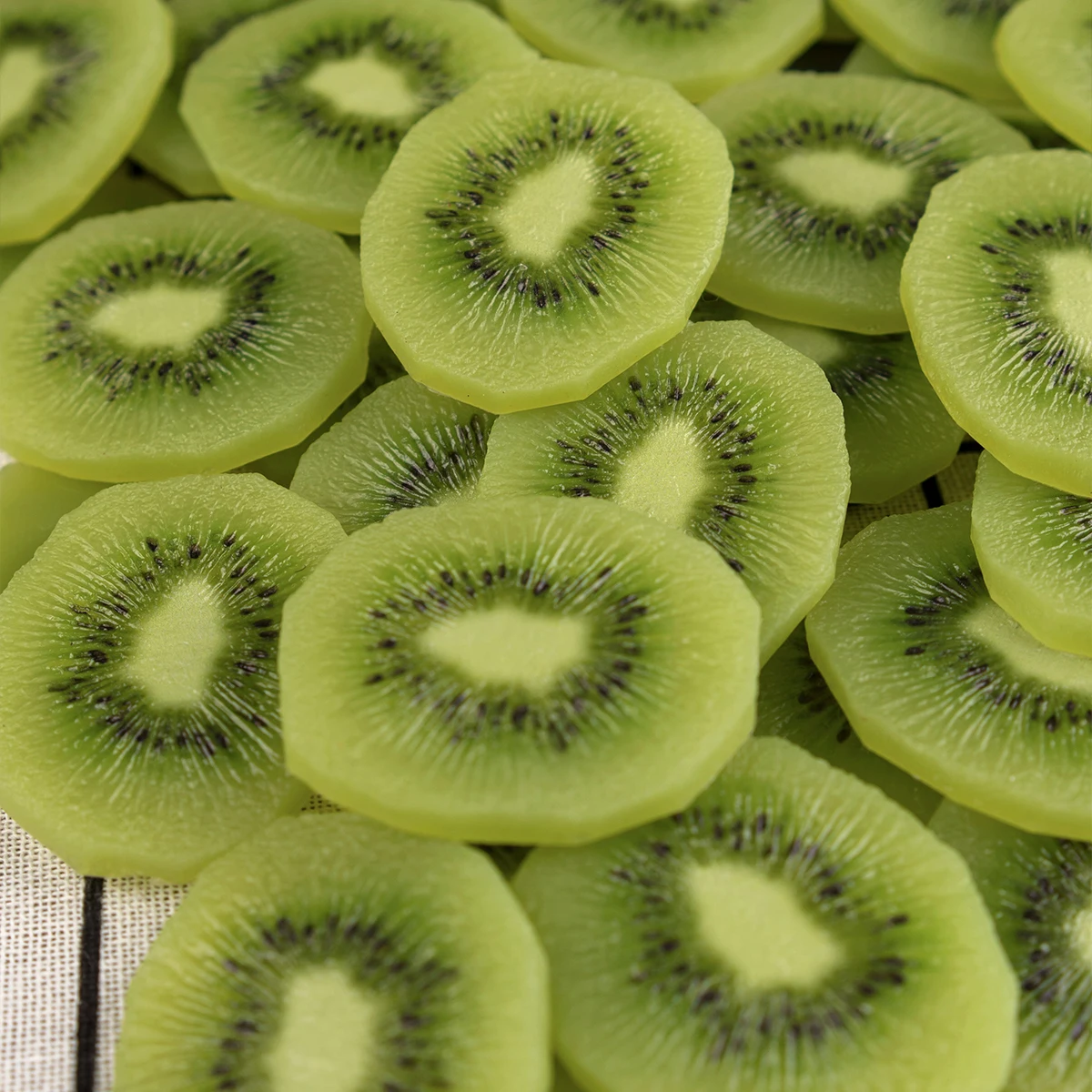 PVC Realistic Kiwi Fruit Slices Prop Display Fresh Artificial Fruits Fake Food Model Peel Skin DIY Candy Real Sample Health artificial fruits and vegetables