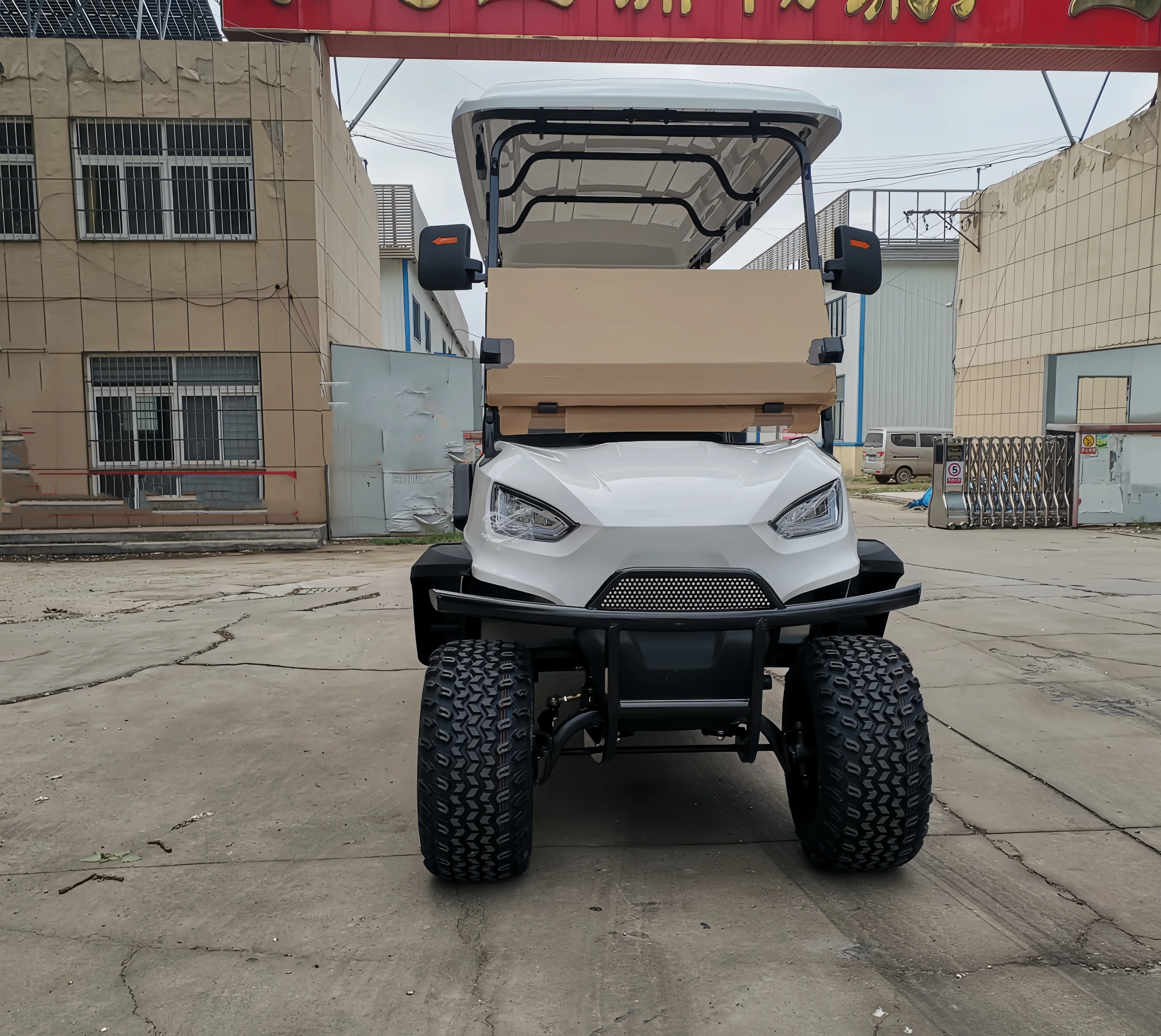 New Lifted Golf Carts 2 Seats Automotive-grade Independence Suspension Personal Electric Golf Carts