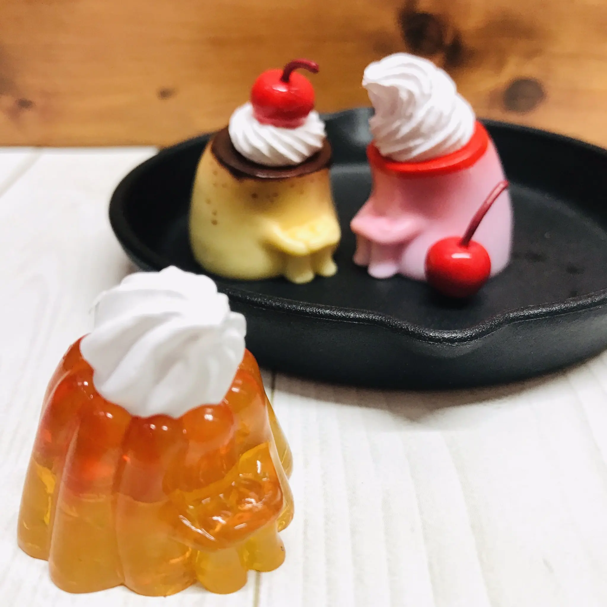 Original gashapon toys Machiboke Hard pudding at a coffee