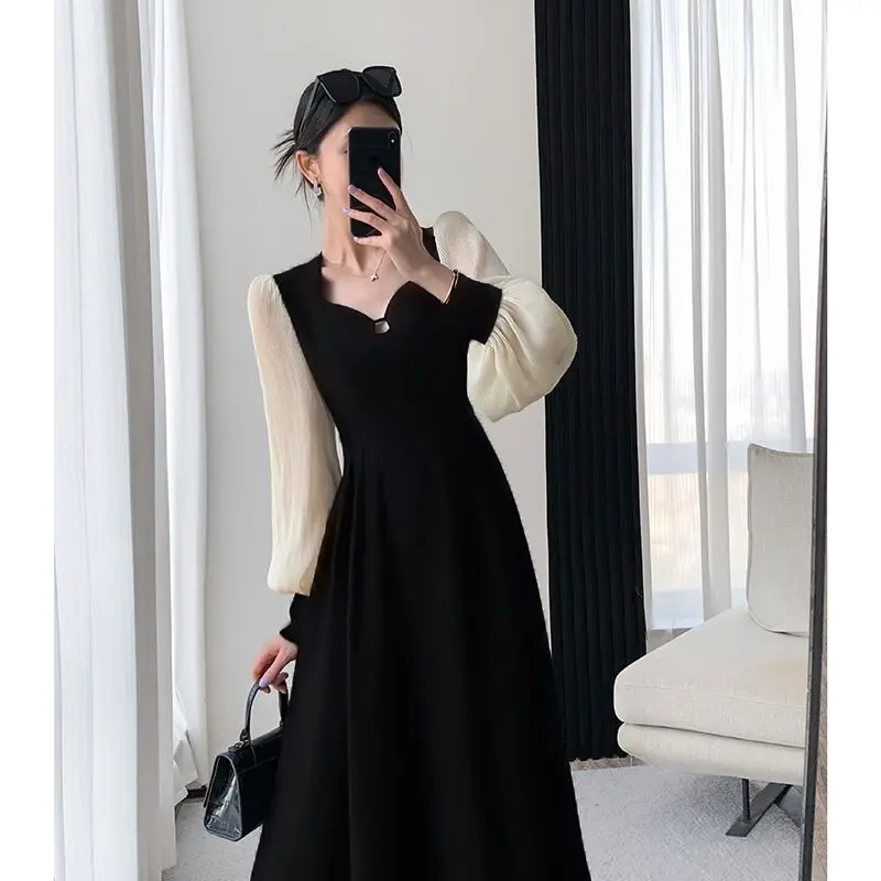 Abito con giunture con colletto quadrato per donna 2025 Autunno Nuovo stile Temperamento che abbraccia la vita e piccola gonna nera sottile 2