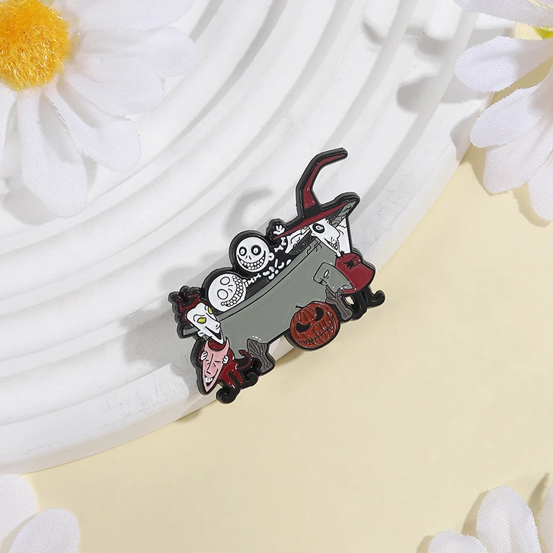 Klassische Horror Anime Film Emaille Pins Halloween Punk Skelett Kürbis Broschen Rucksack Revers Abzeichen Schmuck Zubehör Geschenk – Detail 8