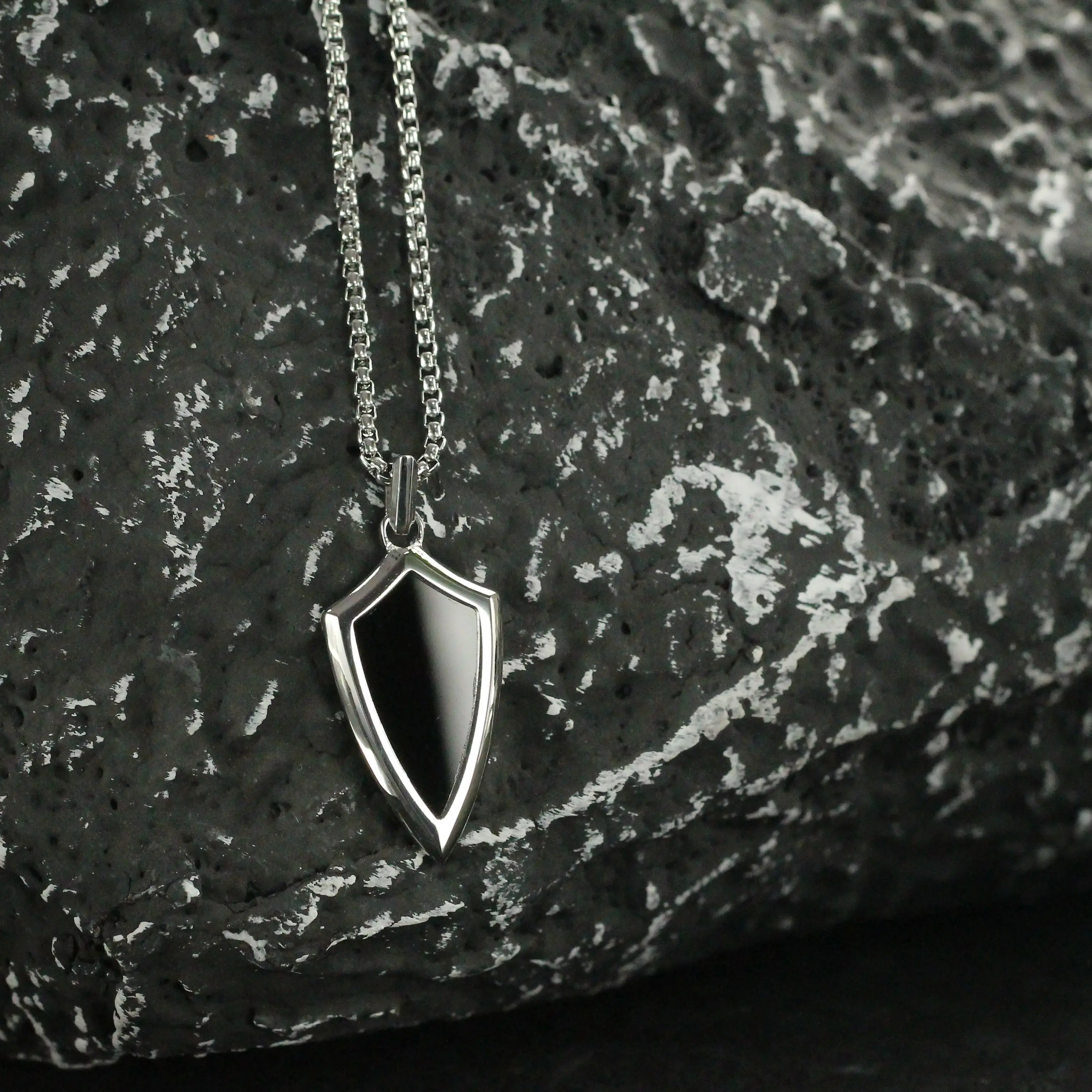

Fine Jewelry High Polishing Shield Black Onyx Agate Men Necklace