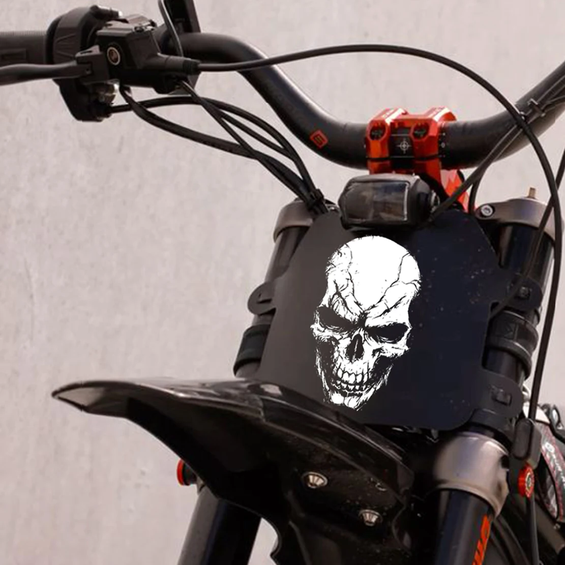 Skeleton vs Skeleton Carbon finish