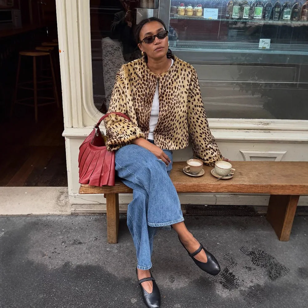 New Outerwear Women's Winter Jacket Fashionable Casual Style Warm Leopard Print Short Jacket Women 2025 Autumn Winter New Style - 3