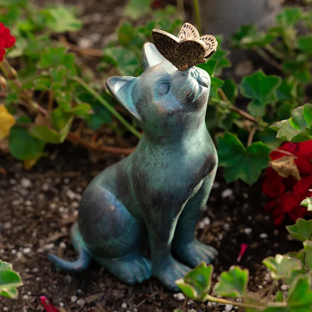 Cat Decor Outdoor Statues for Garden Outdoor Resin Animal Sculpture Cat With Butterfly Decorative Garden Supplies