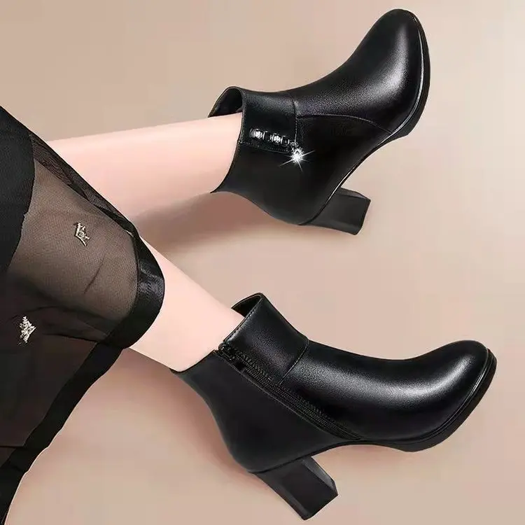 2024 New Fashion footwear with Velvet Insulation Women's Leather Boots Winter Women's Side Zipper High Heel Short Boots