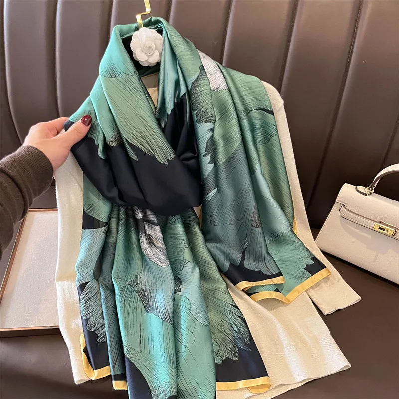 Vintage grüner Lotus druck Seiden schal Frauen eleganter Schal klassischer wind dichter Satin Kopf wickel Reise Strand tuch 180*90cm