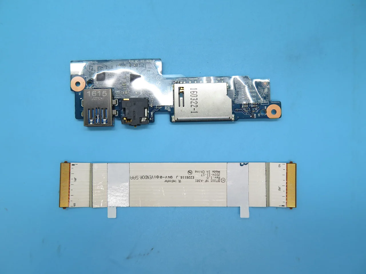 

Плата IO для ноутбука Lenovo для Ideapad Yoga 700-14ISK 80QD 5C50K61110 DA3000ES30 NS-A602 BYG43 с кабелем Новинка