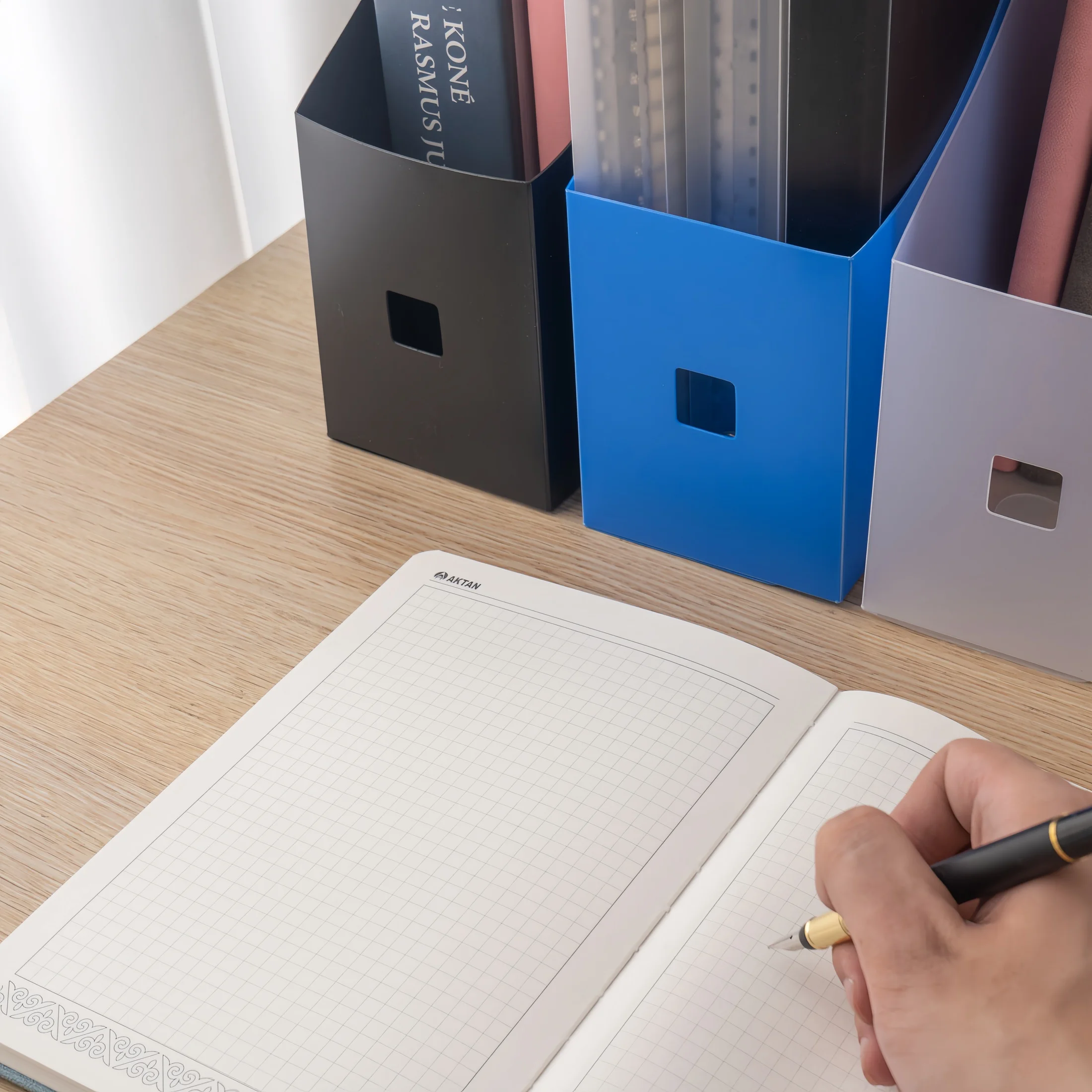 Book Organizer Book Holder Book Stand File Box Student Dormitory Desktop Book Stand Desktop Organizing and Storage Box Thickened Plastic Foldable Book Stand