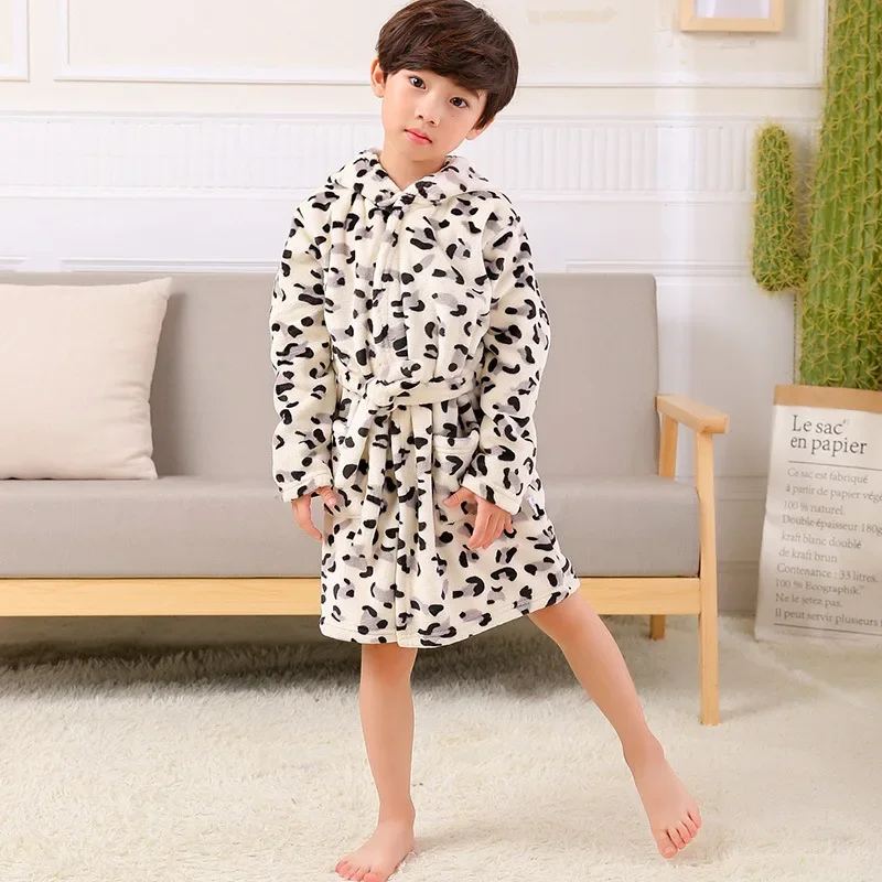 Children Flannel Bathrobes Nightwear Fashion Children Pajamas Hooded Bathrobe Soft Bath Robe Cute Girls Robe Cartoon Gown