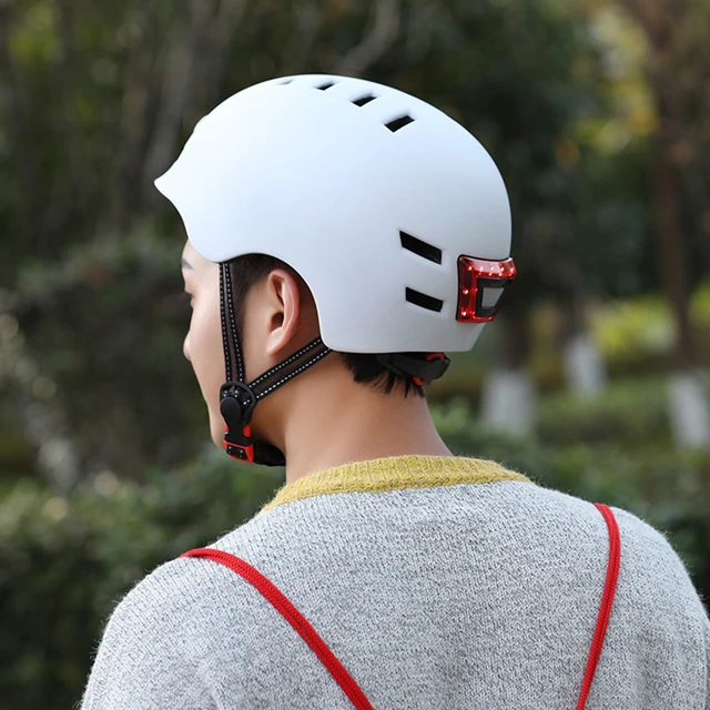 Sicherheitshelm mit Licht und integrierter Fahrrad-Leuchte für Outdoor-Sport-Roller-Reiten-E-Bike UNISEX 5
