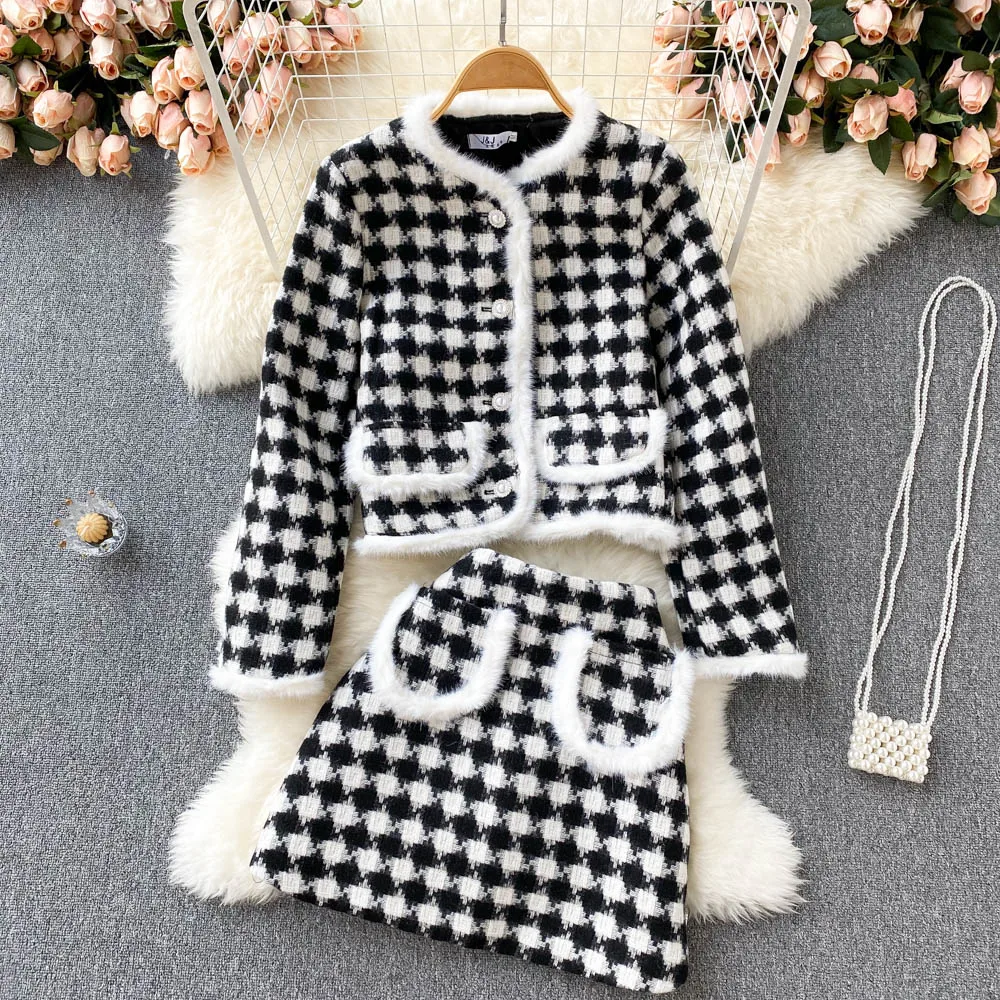 

Small Incense Wind Checkerboard Plaid Short Sections of Cotton Short Jacket + A Word Package Hip Short Skirt Two-piece Set