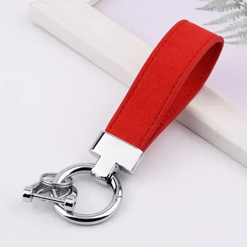 Özel Logo Kişiselleştirilmiş Tokalı Araba Motosiklet Anahtarlık Kadın Erkek Anahtarlık Zinciri İsimli Süet Deri Metal Anahtarlık Hediye