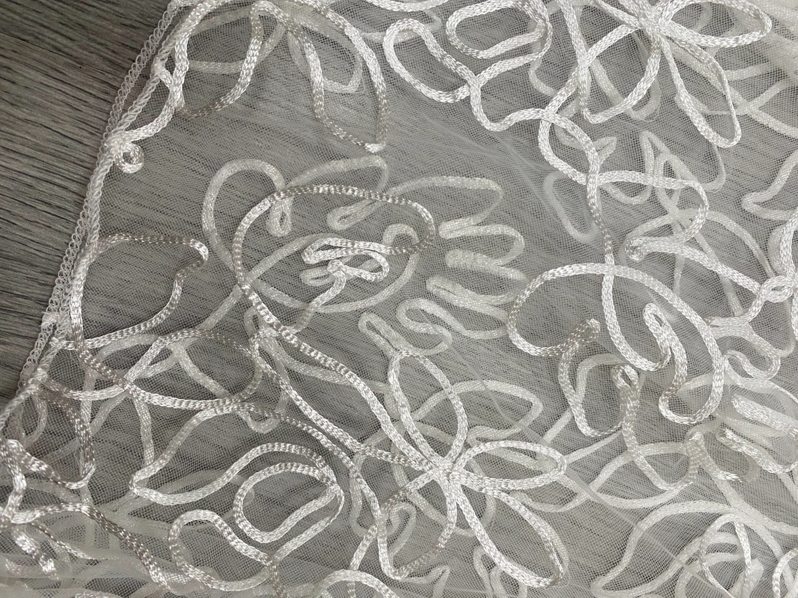 Рисунок 4 - Женское кружевное платье с длинным