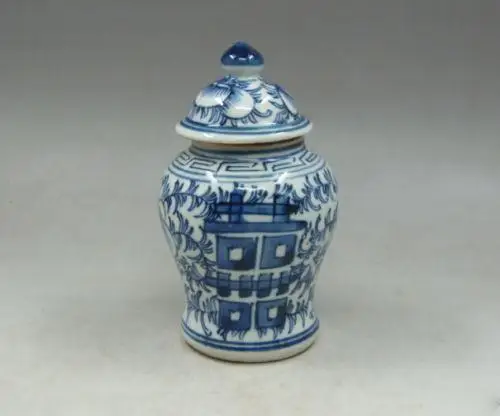 

Chinese old Handmade painting hi word blue and white porcelain Tea caddy pot