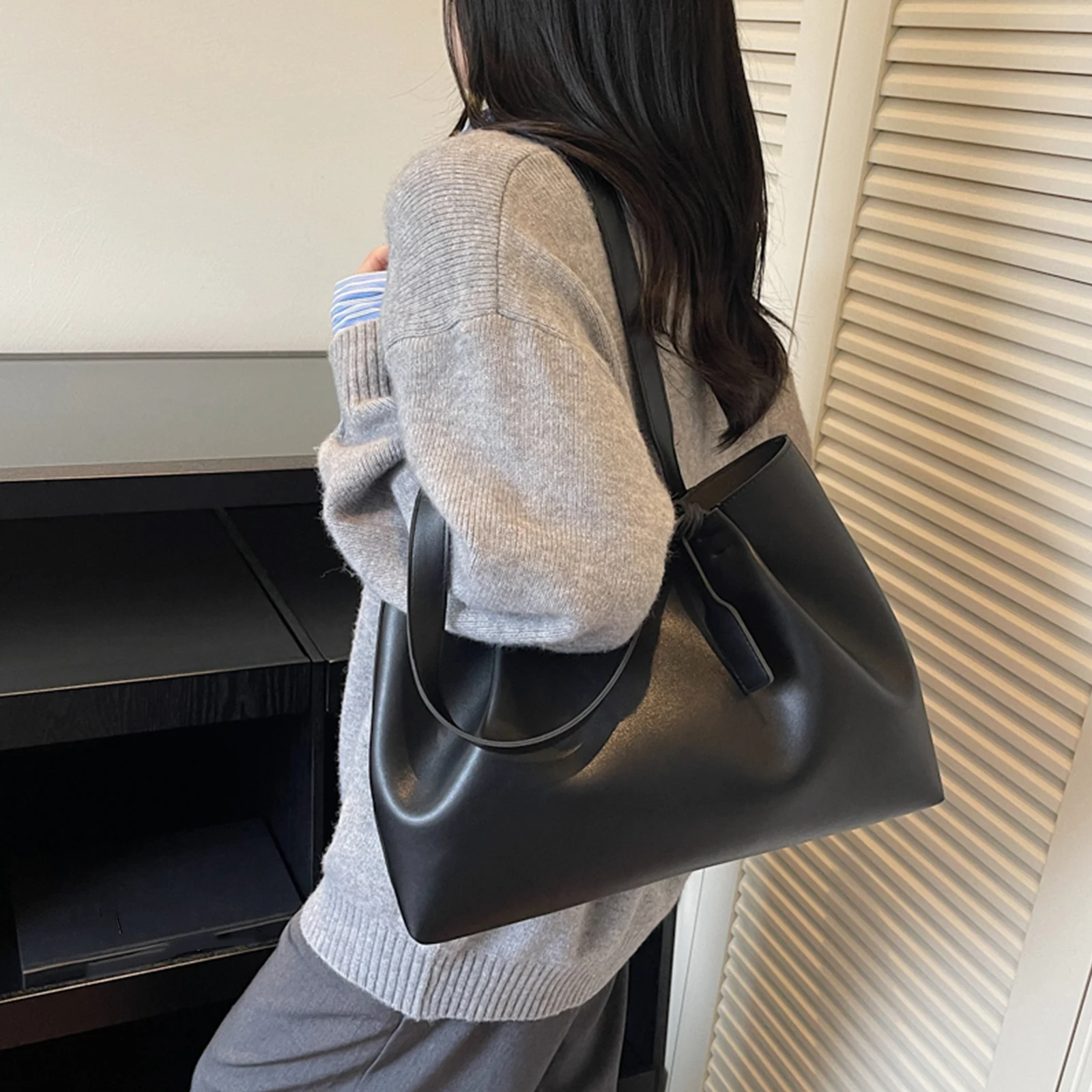 PU Leather Shoulder Bags Pleated Tote Bags Retro Commuter Bag for Women Work Shopping Travel Daily