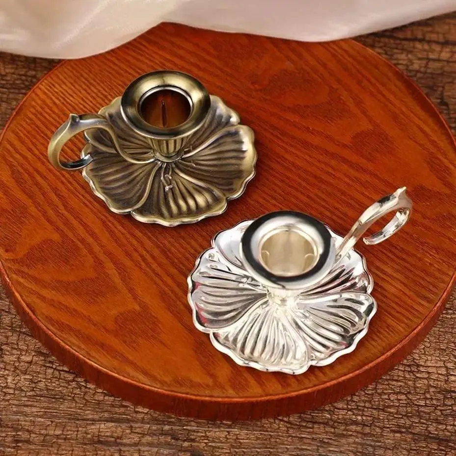 Classic Retro Candlestick Valentines Day Handheld Candle Holders European Style Candlestick Single Head Taper Candlelight Stand