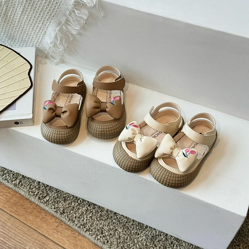Summer Sandals for Girls Princess Close Toed Sandal Children Soft Sole Bow-Tie Beach Shoes Kids Embroidery Casual Flats Beige