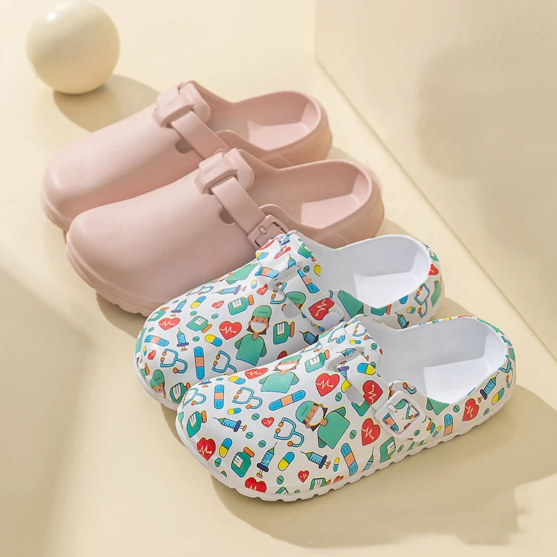 Surgical shoes for men and women breathable specialized protective clogs for doctors nurses and laboratory use sandals surgical shoes