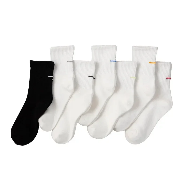 

New Simple Trendy Line Black and White Embroidery Mid-tube Sports Neutral Men's and Women's Socks AutumnSocks