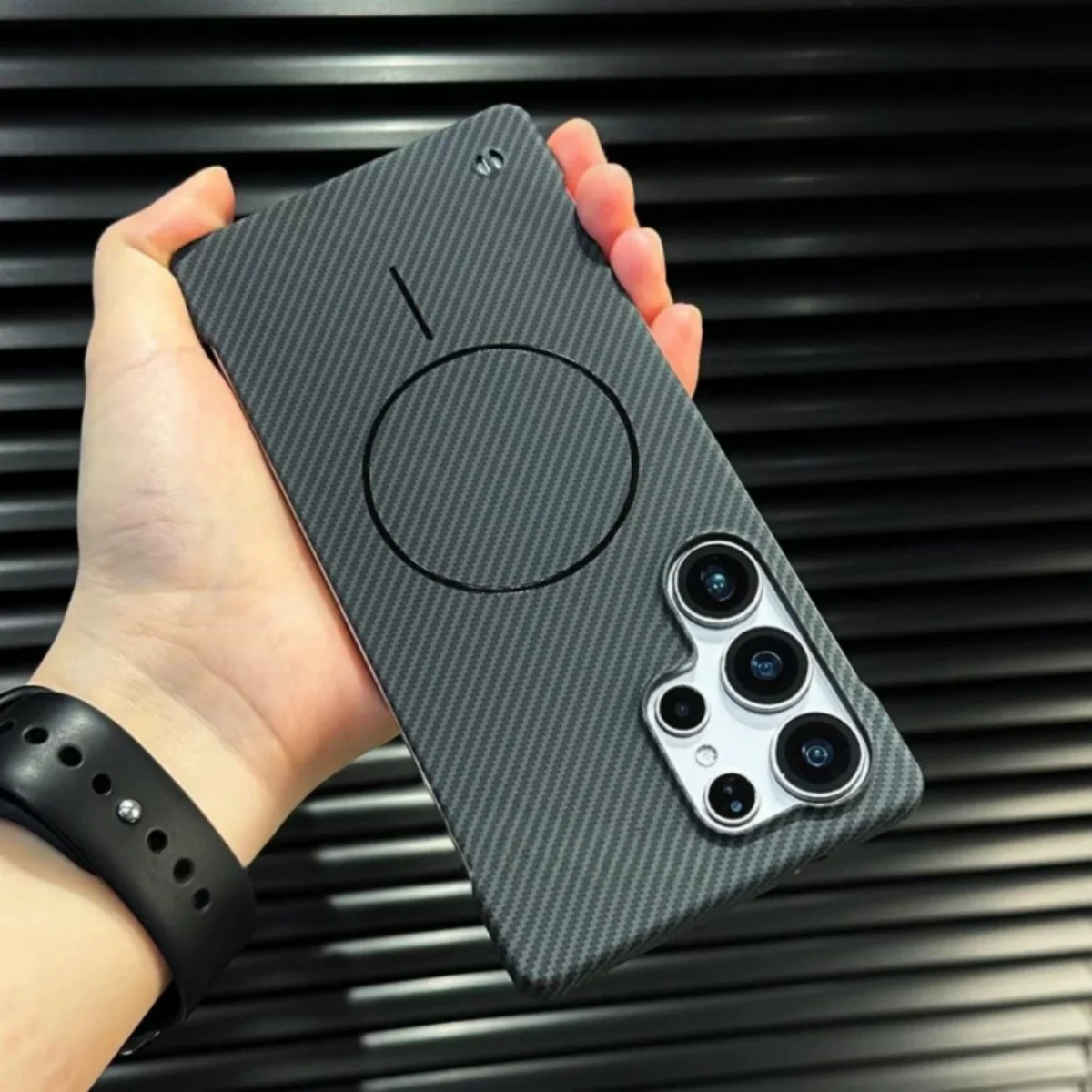 Slim Carbon Fiber Wireless Charging Case - Kevlar Texture Frameless Design